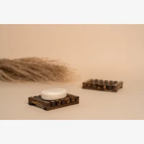 Shampoo bar & s�beholder i m�rkt tr�